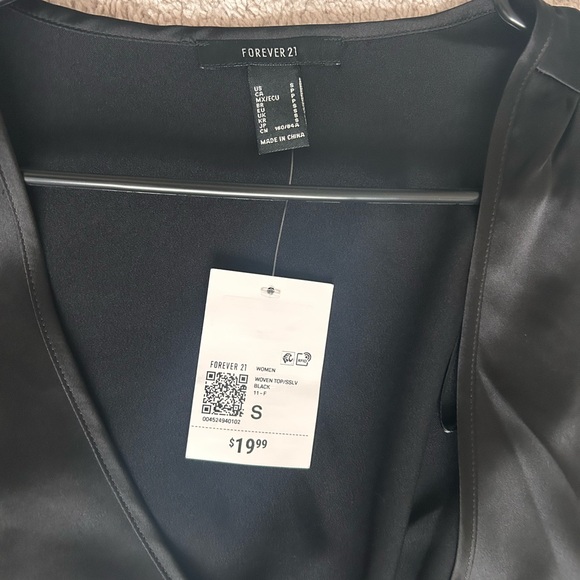 BLACK FOREVER 21 BLOUSE - Picture 2 of 3